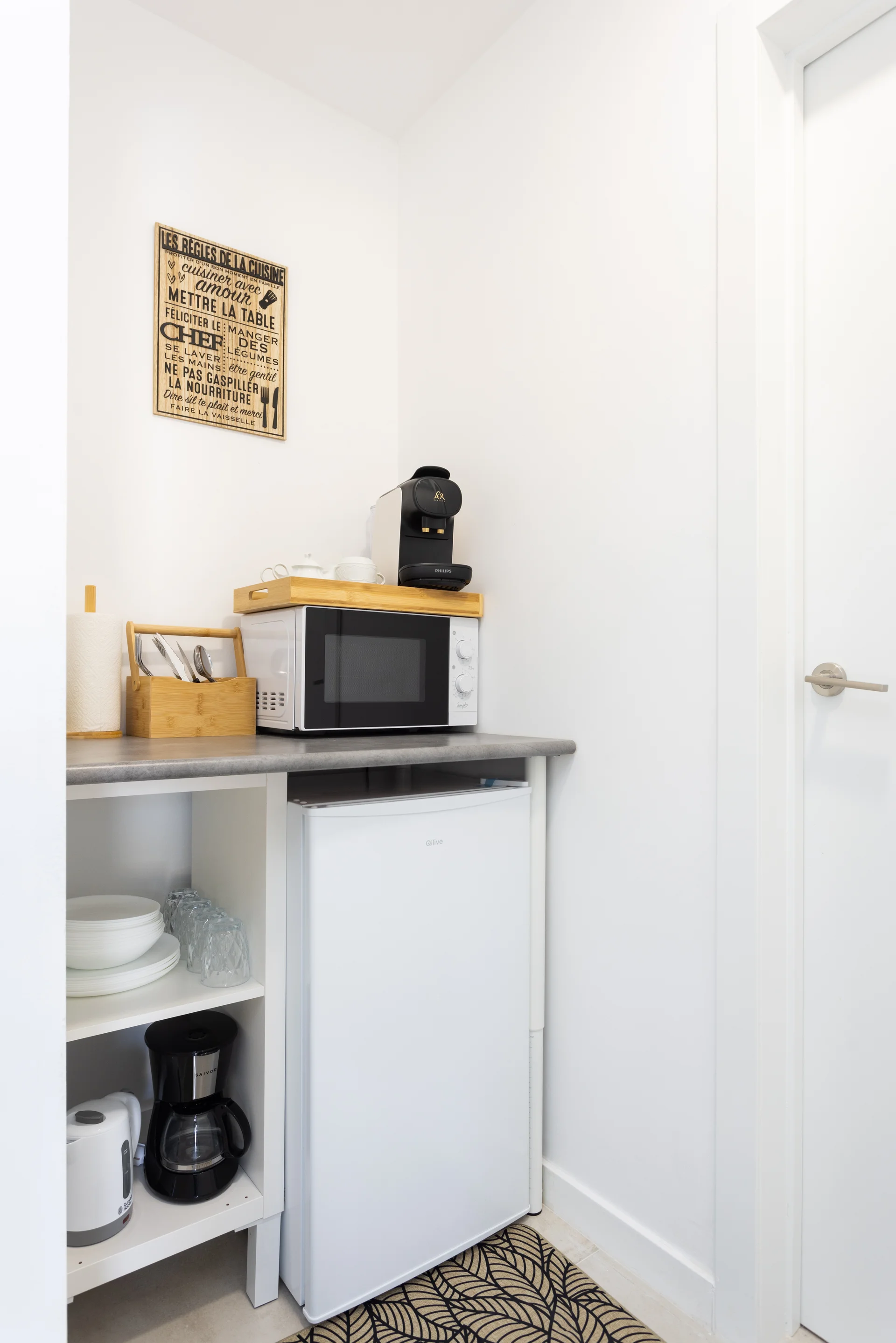 Kitchenette view 2